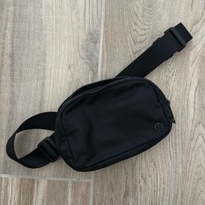 Lululemon Everywhere Belt Bag